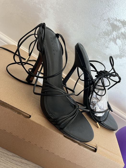 Sandale cu toc noi