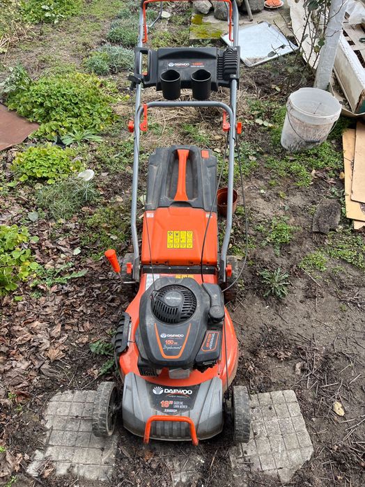 Моторна косачка самоходна