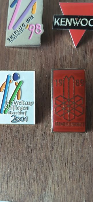 Значки със запазени игли за колекционери