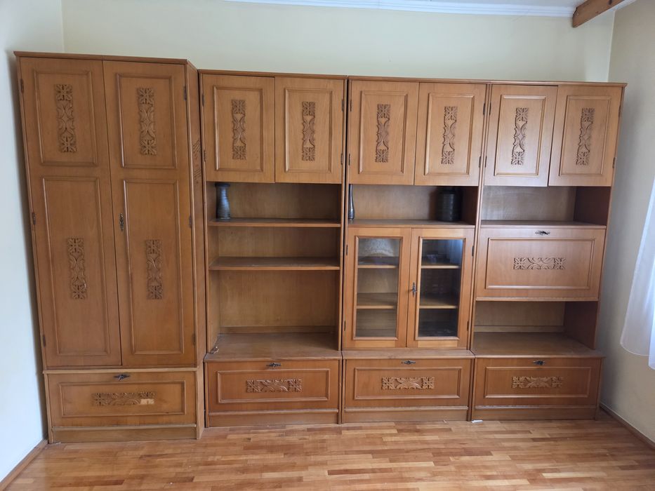 Bibliotecă vintage din lemn masiv, sculptată manual