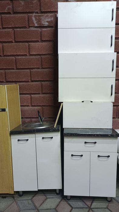 Продам унитаз и мебель