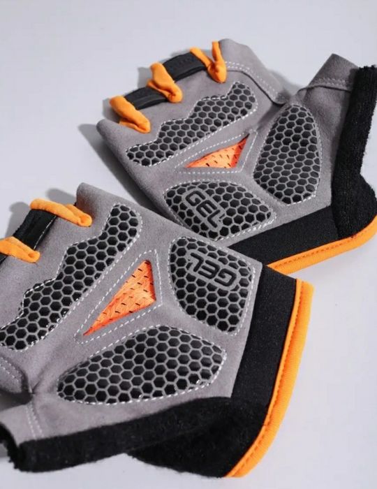 перчатки ,фитнес,велосипед,весла ,спиннинг