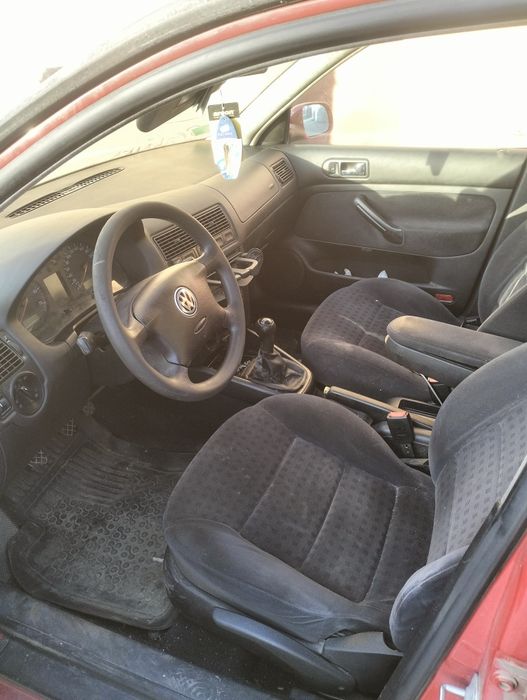Vând golf 4 motor 16 benzina azd pentru dezmembrari