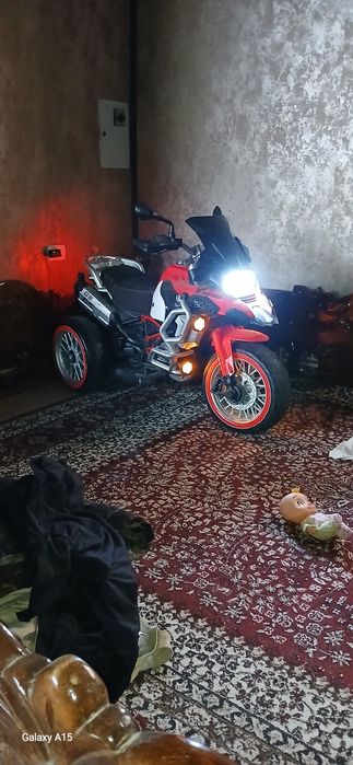 Motosikel yangi   ko'p bo'lmagan  olganimizga