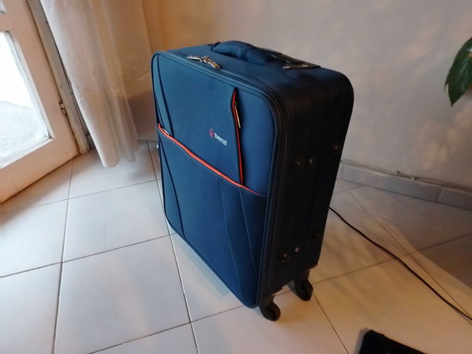 Куфар 4бр  колелца олекотен "2,2кг" 45/40/25см   "10€" !+Доставка!