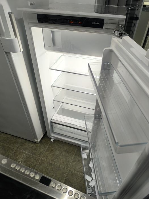 Хладилник с вътрешна камера за вграждане Miele K 7318 D - 187литра.