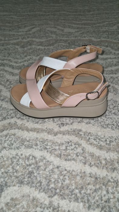 Sandale cu platforma