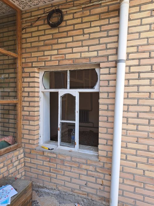 Yog'och deraza va eshiklar sotiladi