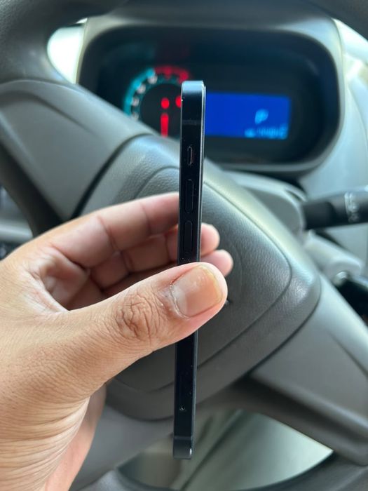 Продам Iphone 12 в хорошом состояние