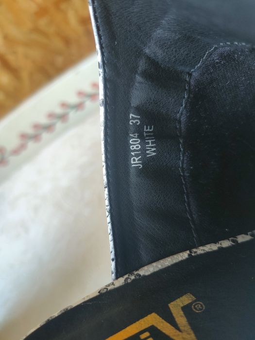 Сандали, нови с интересен дизайн