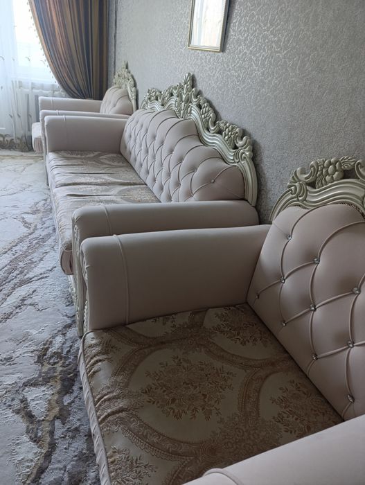 Диван в комплекте