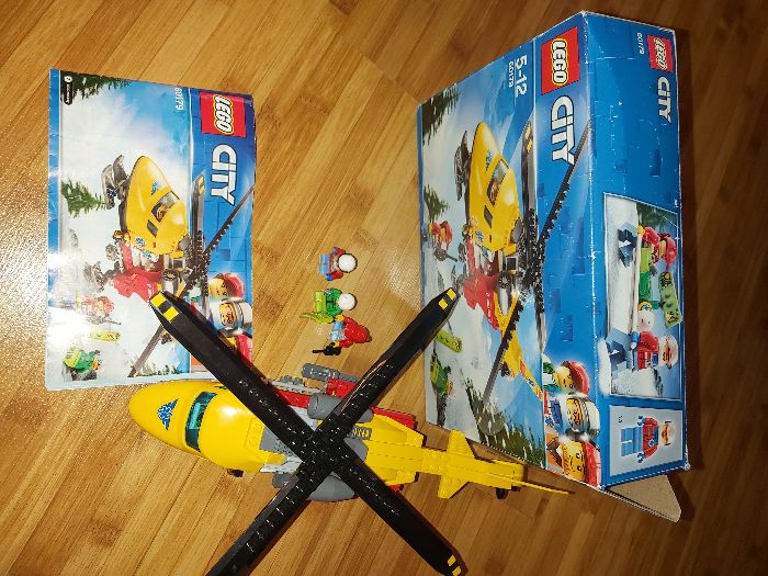 Vand LEGO CITY 60179 ( Elicopterul ambulanta)