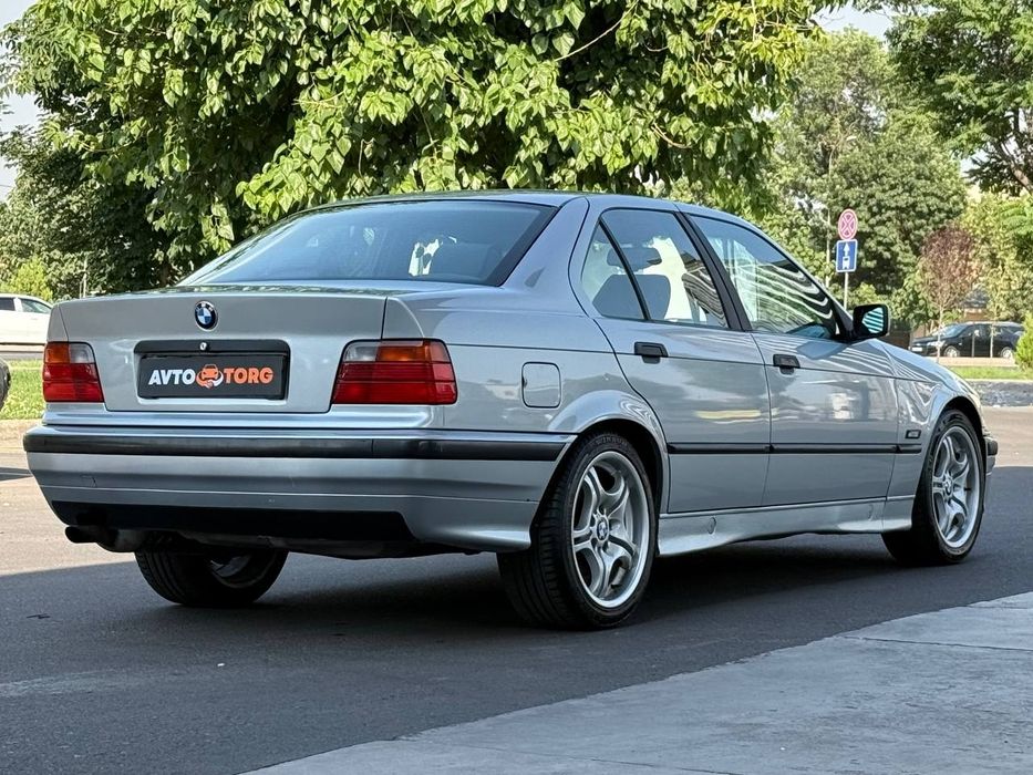 BMW e36 m52b20 в отличном состоянии