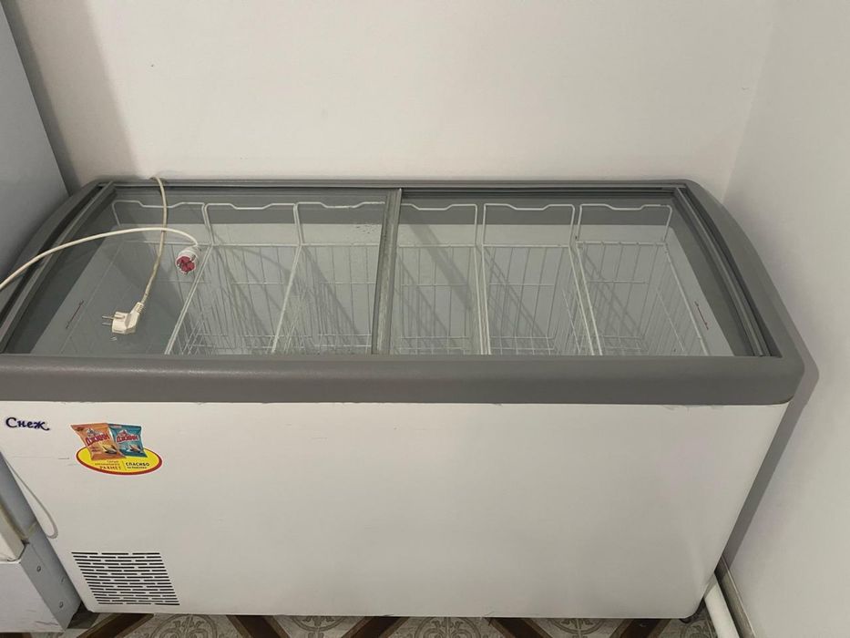 Продается магазинный морозильник