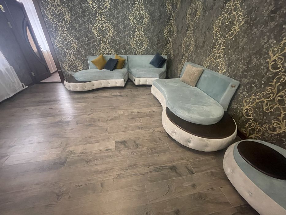 Mebel dumaloq ko’rinishda.