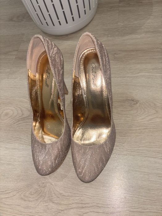 Високи токчета 39 номер