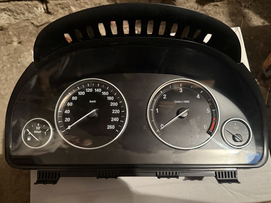 Ceasuri bord Bmw f10 lci (2015)