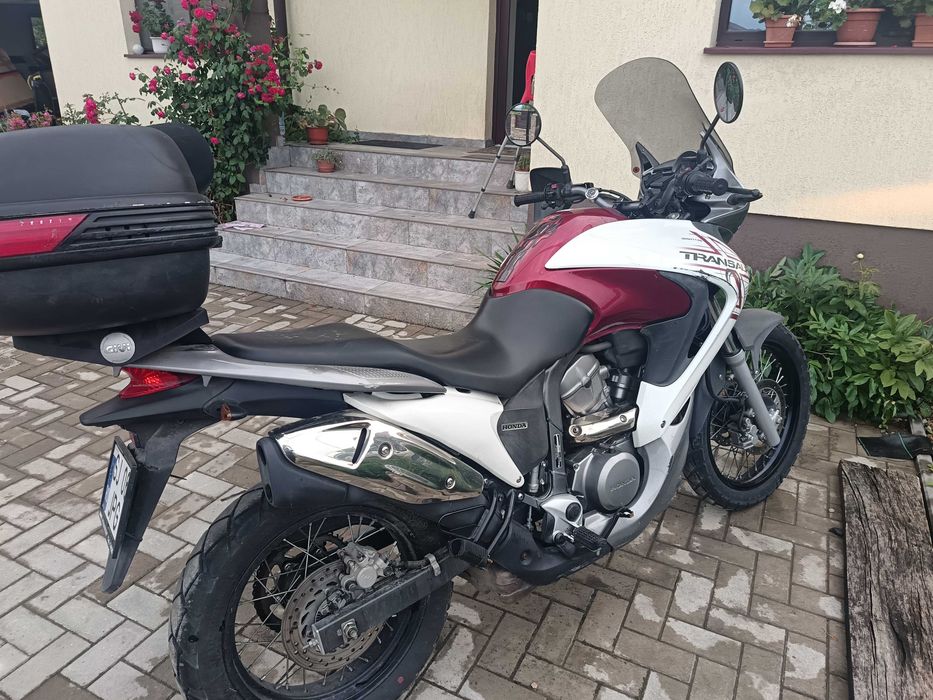 Vând Honda Transalp700