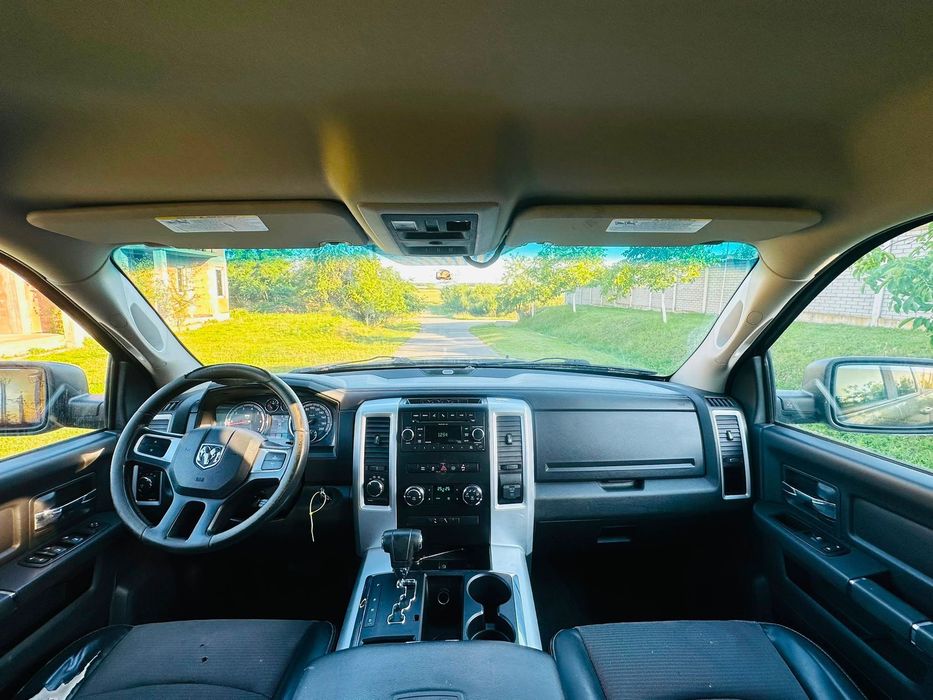 DODGE RAM 5.7 L 2011