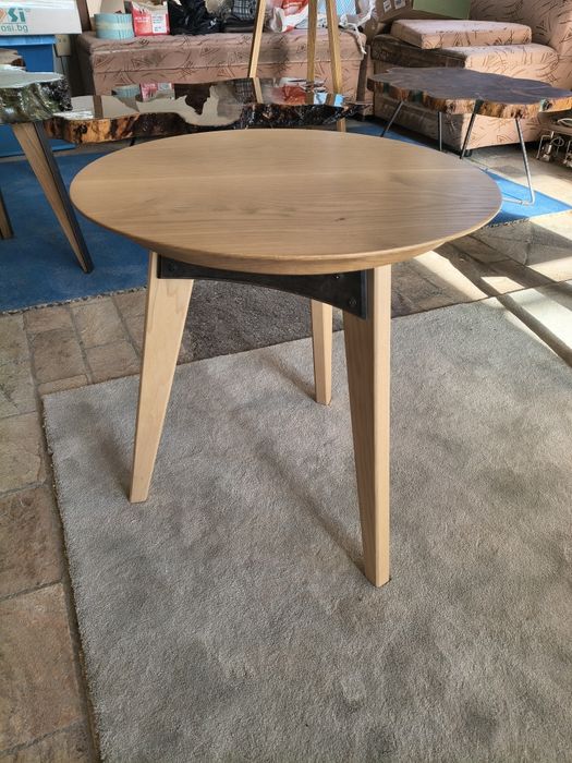 Скрин , тип TV , изцяло масив , дъб.