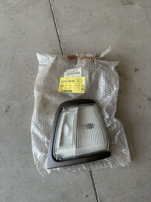 Оригинален десен мигач за Toyota Hilux 88-94 г.
