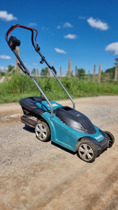 Masina de tuns iarba Makita electrica