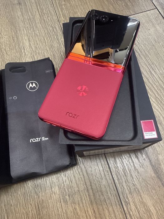 Motorola razr 40 ultra 8/256gb viva magenta Перфектен!