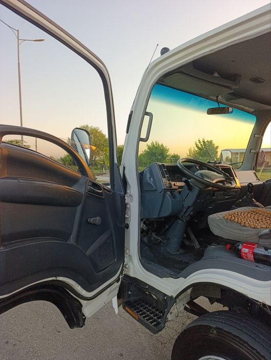 Isuzu vadavoz sotiladi.