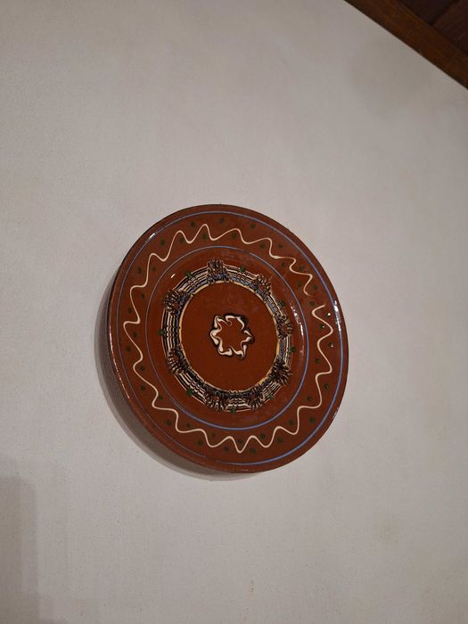 Битова чиния за стена