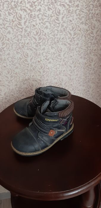 Продам весенние ботинки для мальчика