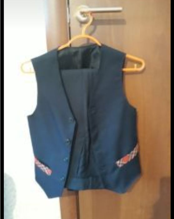 Жилетка и брюки школьные