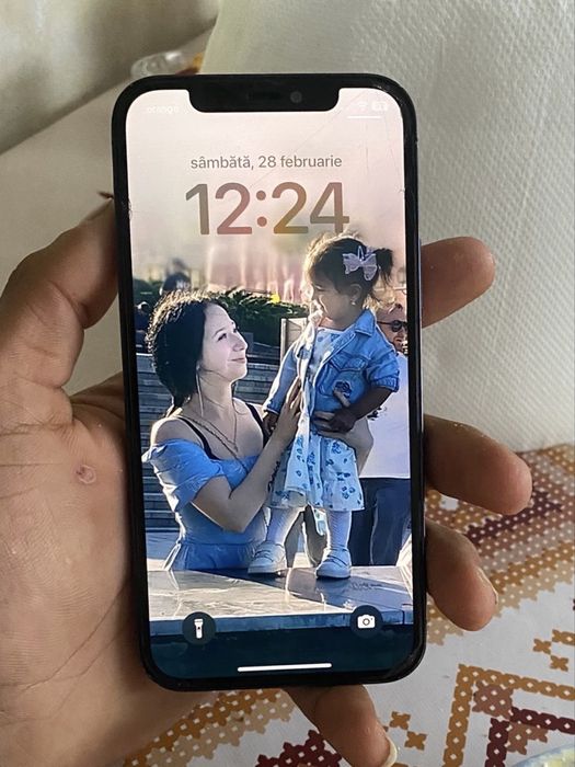 Vand iphone 12 pro telefonul este in stare perfecta pret negociabil