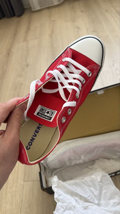 Продавам чисто нови кецове Converse All Star