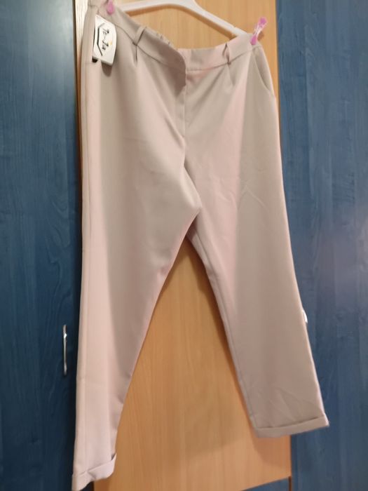 Pantaloni pentru femei ,culoare crem ,mărimea 50,noi,cu etichetă.