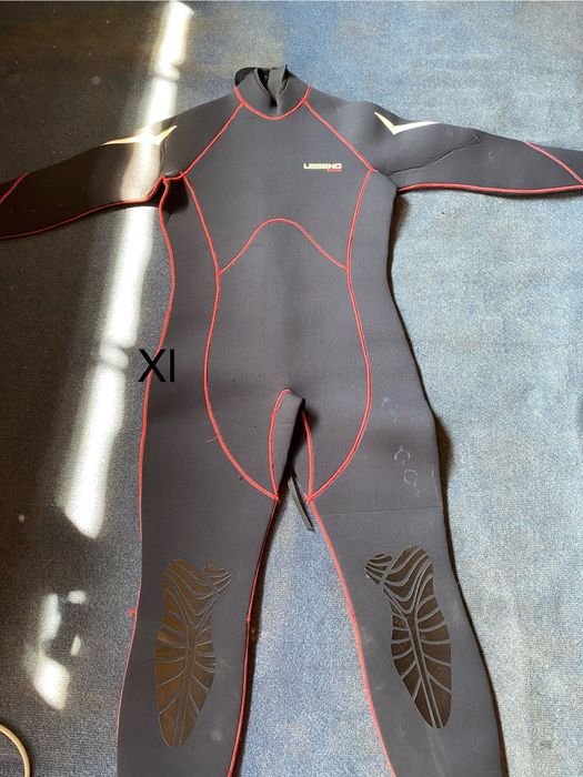 Vând costum neopren