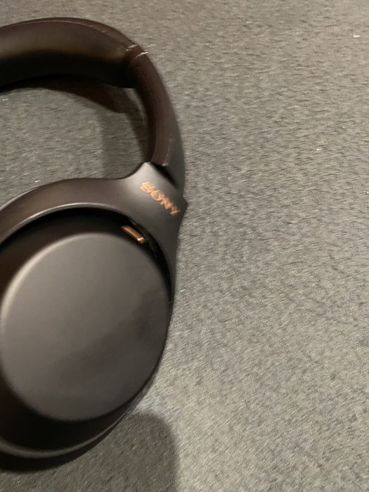 Продавам безжични слушалки Sony