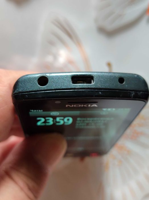 Продаю Nokia 700