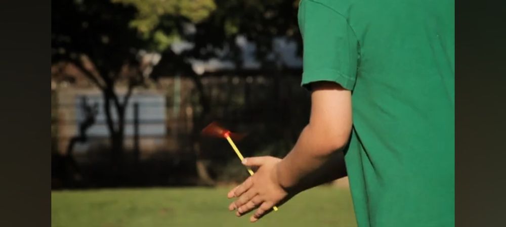 Продается игрушка вертолет (пропеллер)