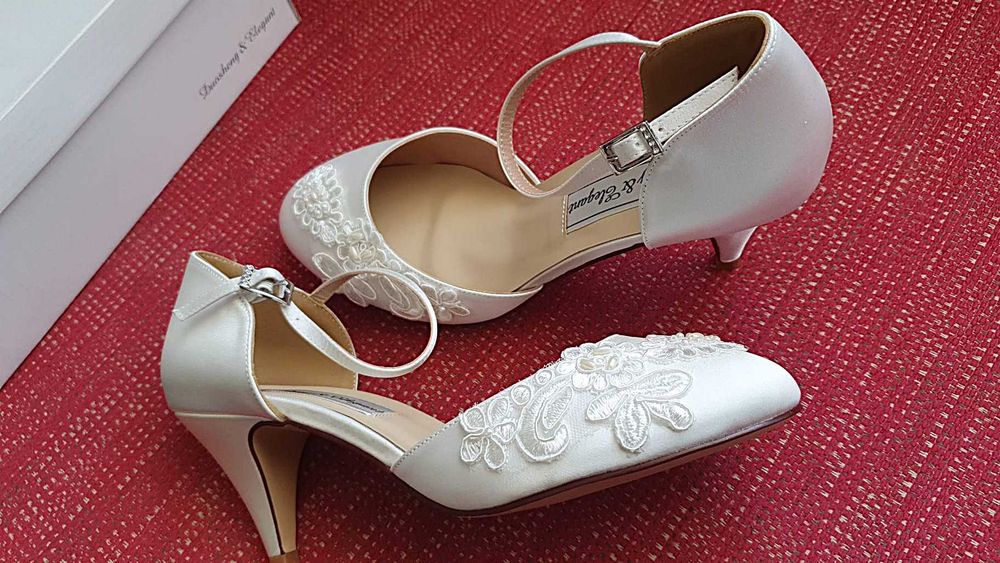 Pantofi eleganți pentru feme,i toc înalt, cu bareta la gleznă, aplicații din satin, pantofi de mireasă NR 39