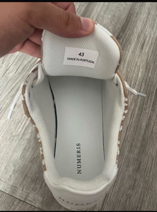 Numeris sneakers