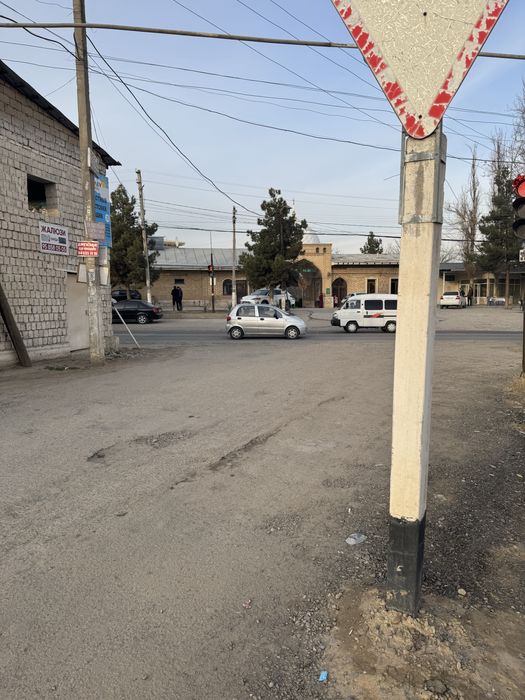 Ko’ksaroyda insitutdan otganda masjiddi torisida ugulavoy yaxshi joy