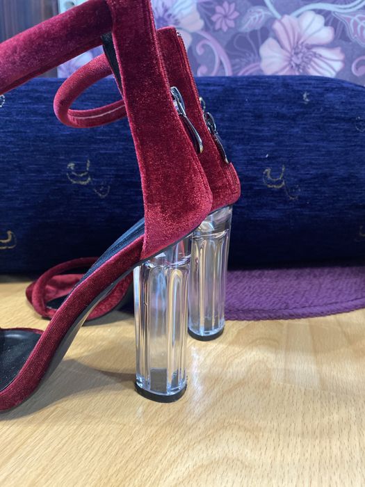 Shoe aquarium сандали на висок прозрачен ток в два цвята Zara