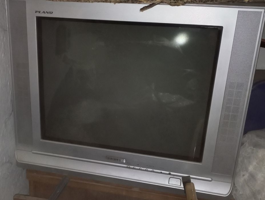 Телевизор в рабочем состоянии