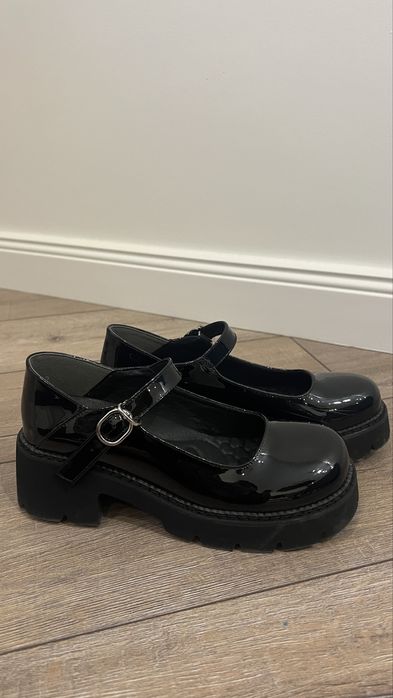 Туфли лакированные на платформе