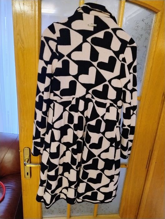 Vând palton twinset