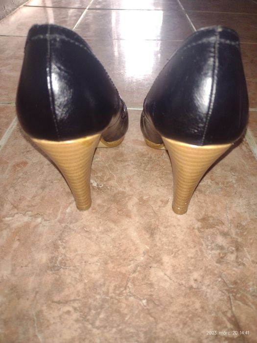 2 perechi de Pantofi dama 37-38