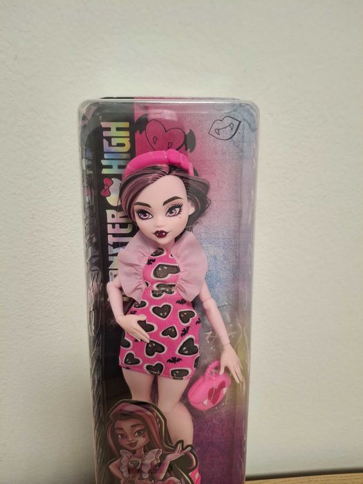 Vand papusa originala Monster High -Draculaura