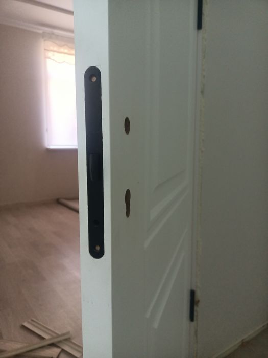 Есік орнату. Установка двери.