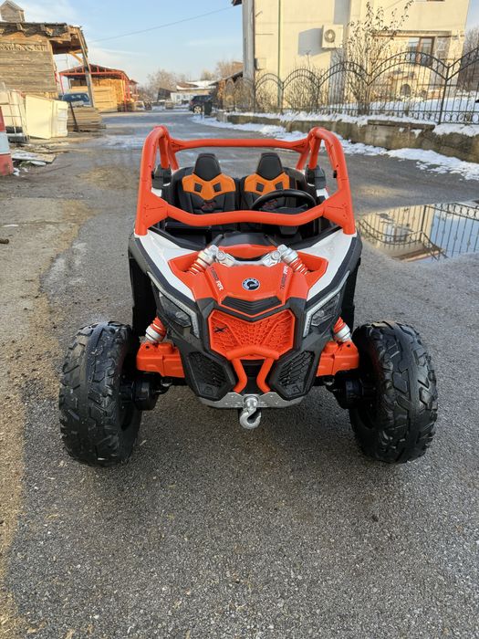 Акумулаторен джип Can-Am Maverick 4x4