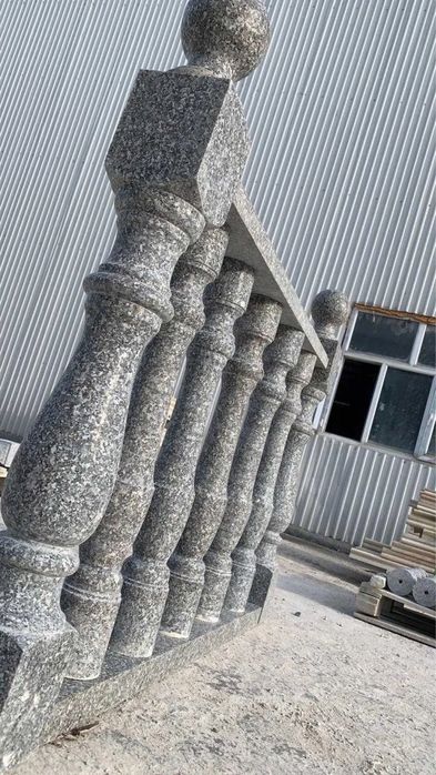 Балясины  гранитные , травертиновые , перила